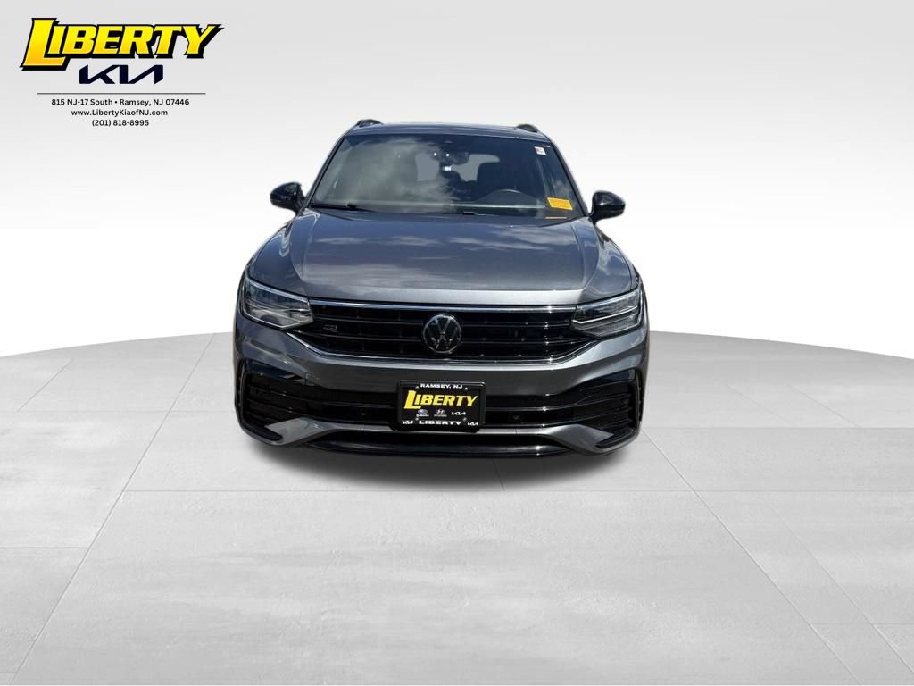 Used 2024 Volkswagen Tiguan SE R-Line AWD/4WD image 2