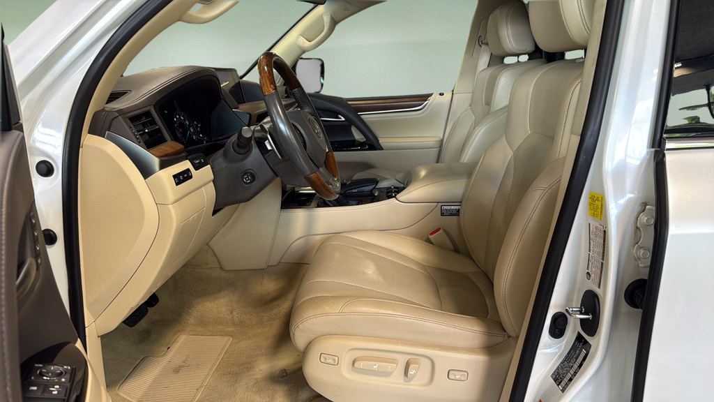 Used 2018 Lexus LX 570 4WD w/ Luxury Package image 11