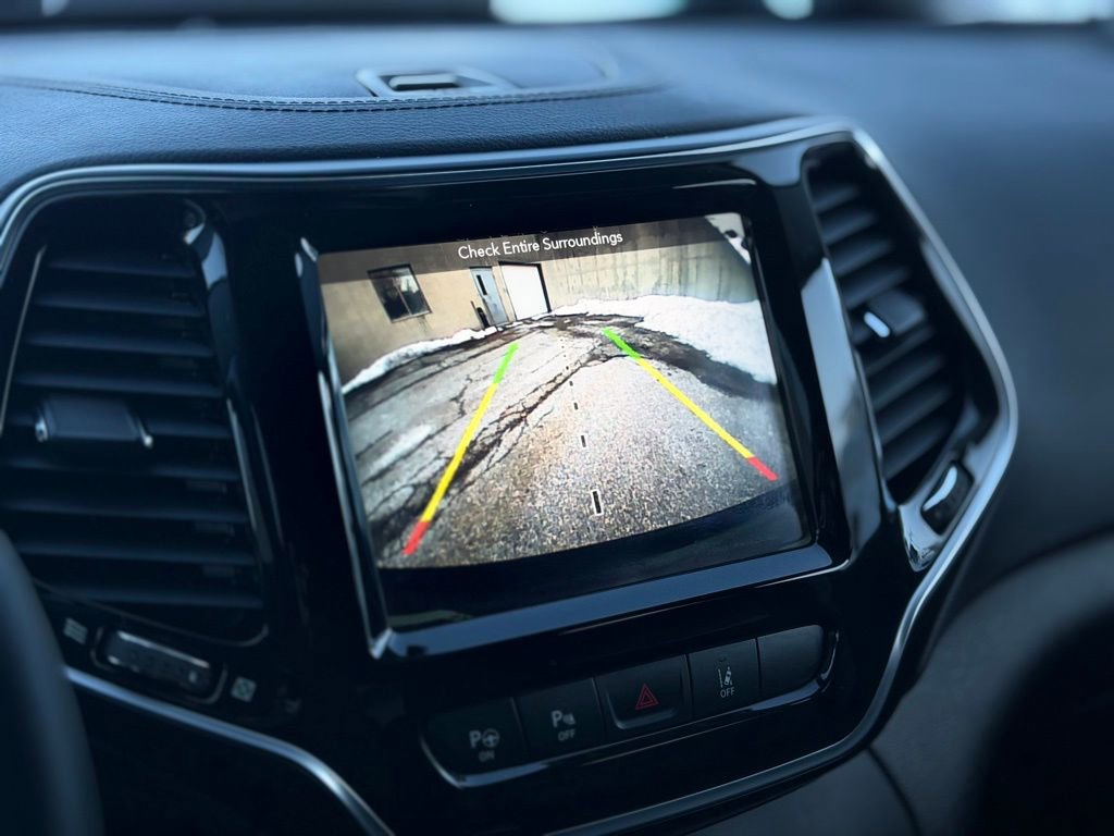 Used 2019 Jeep Cherokee Limited w/ Luxury Group image 19