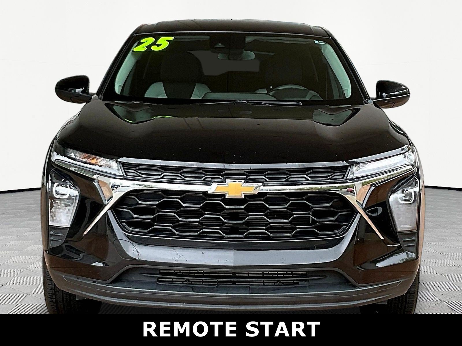 Used 2025 Chevrolet Trax LS w/ LS Convenience Package FWD image 2