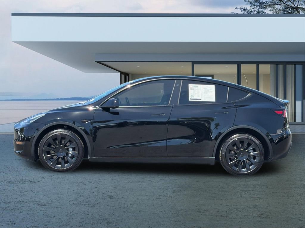 Used 2022 Tesla Model Y Long Range image 7
