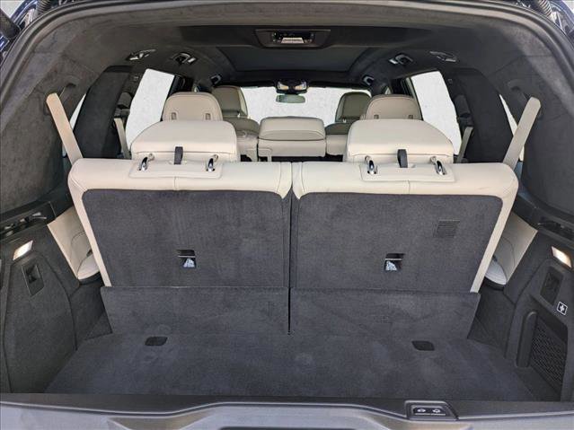 Used 2025 BMW X7 M60i image 6