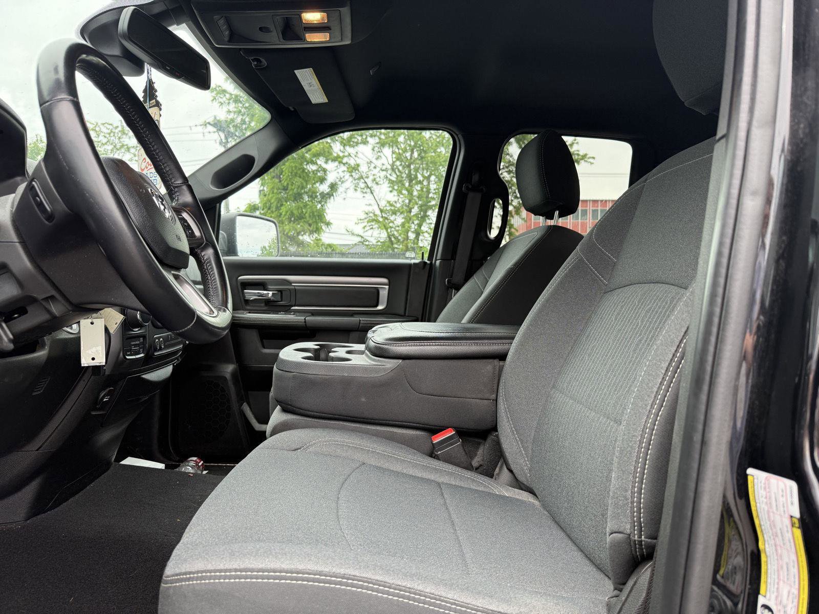 Used 2022 RAM 1500 Classic Warlock AWD/4WD image 9