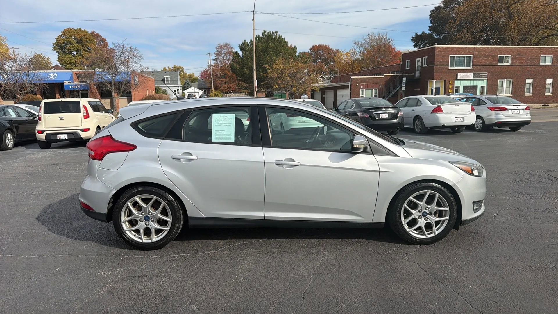Used 2015 Ford Focus SE w/ Equipment Group 201A image 4
