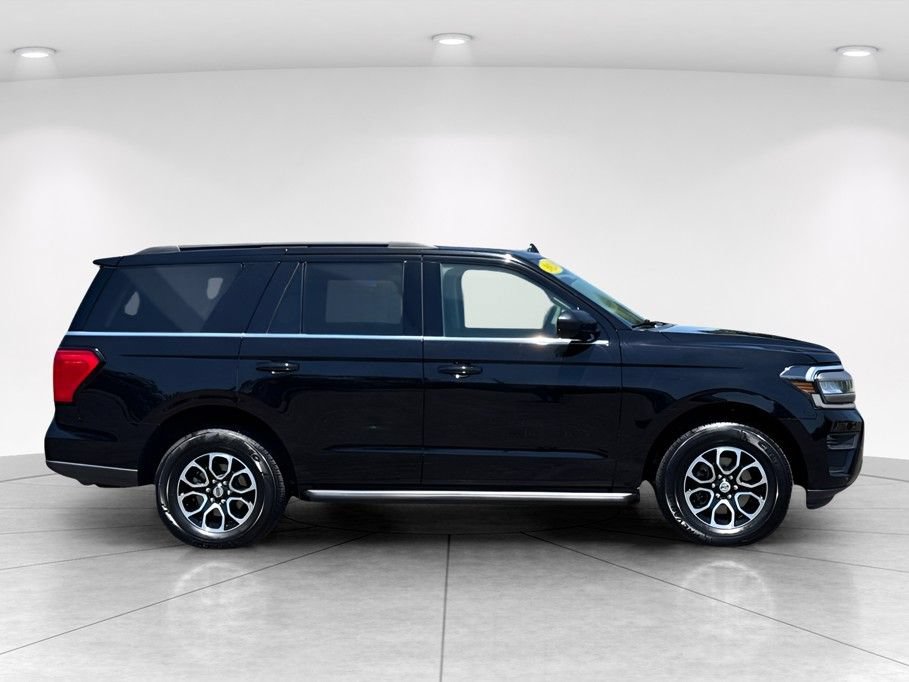 Used 2024 Ford Expedition XLT AWD/4WD image 3