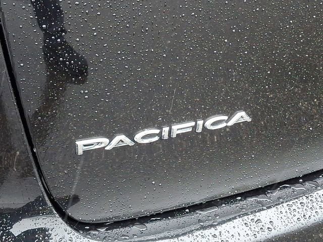 Used 2024 Chrysler Pacifica Touring-L image 23