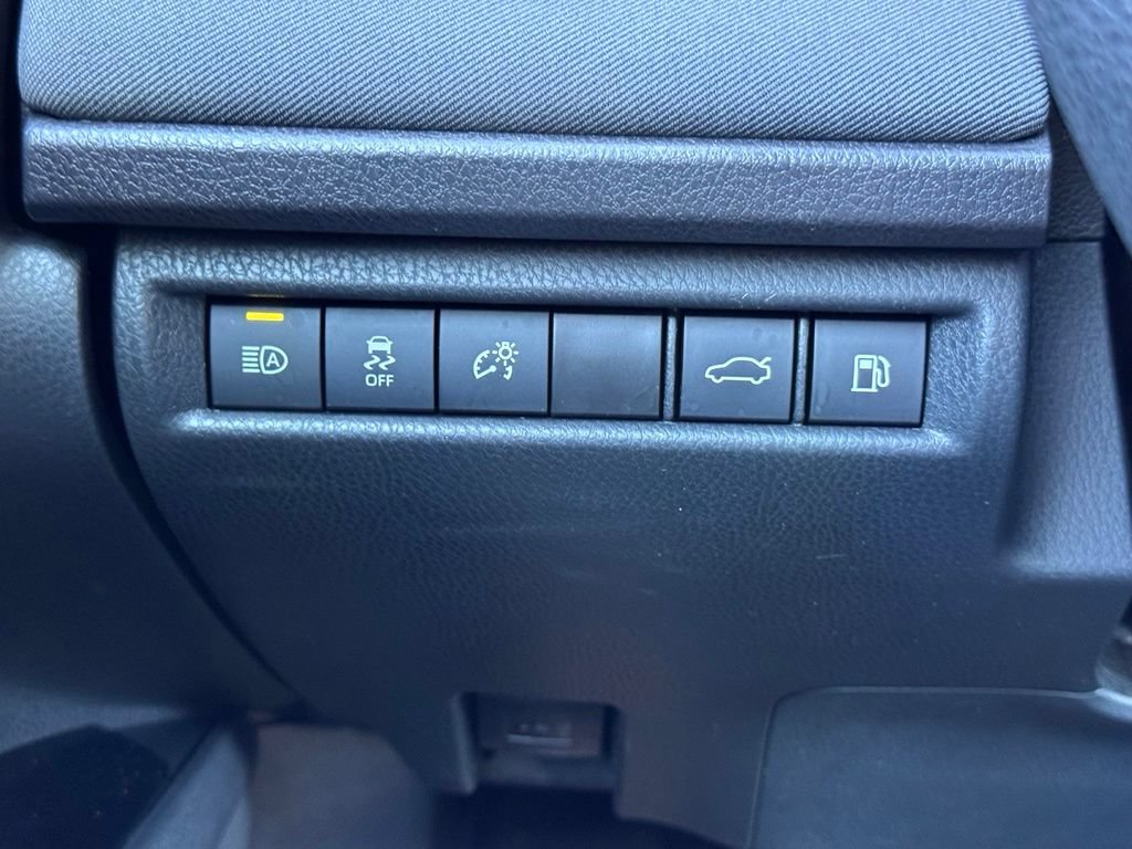 Used 2025 Toyota Camry LE FWD image 31
