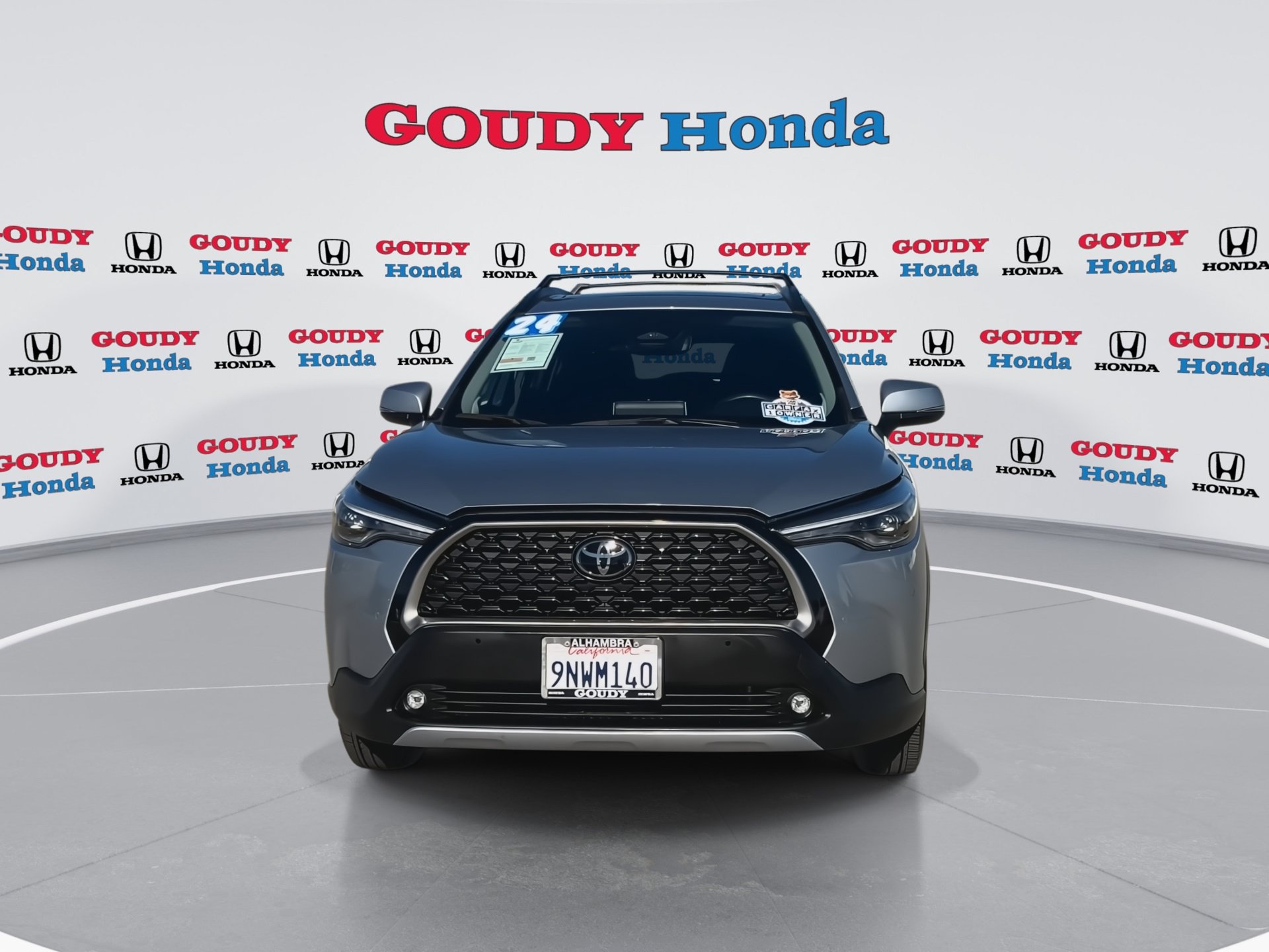 Used 2024 Toyota Corolla Cross XLE w/ Convenience Package FWD image 3