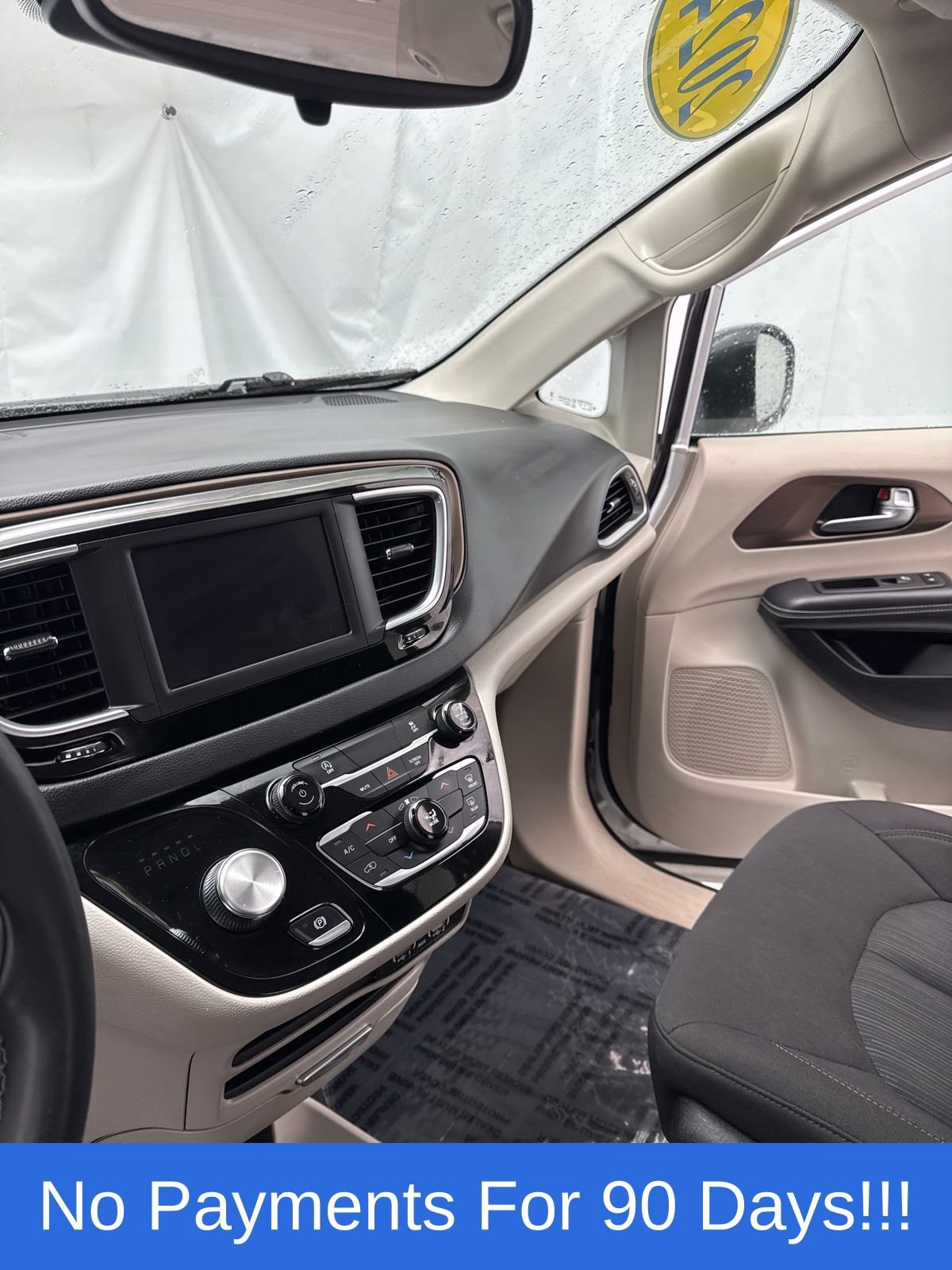 Used 2024 Chrysler Voyager LX image 20