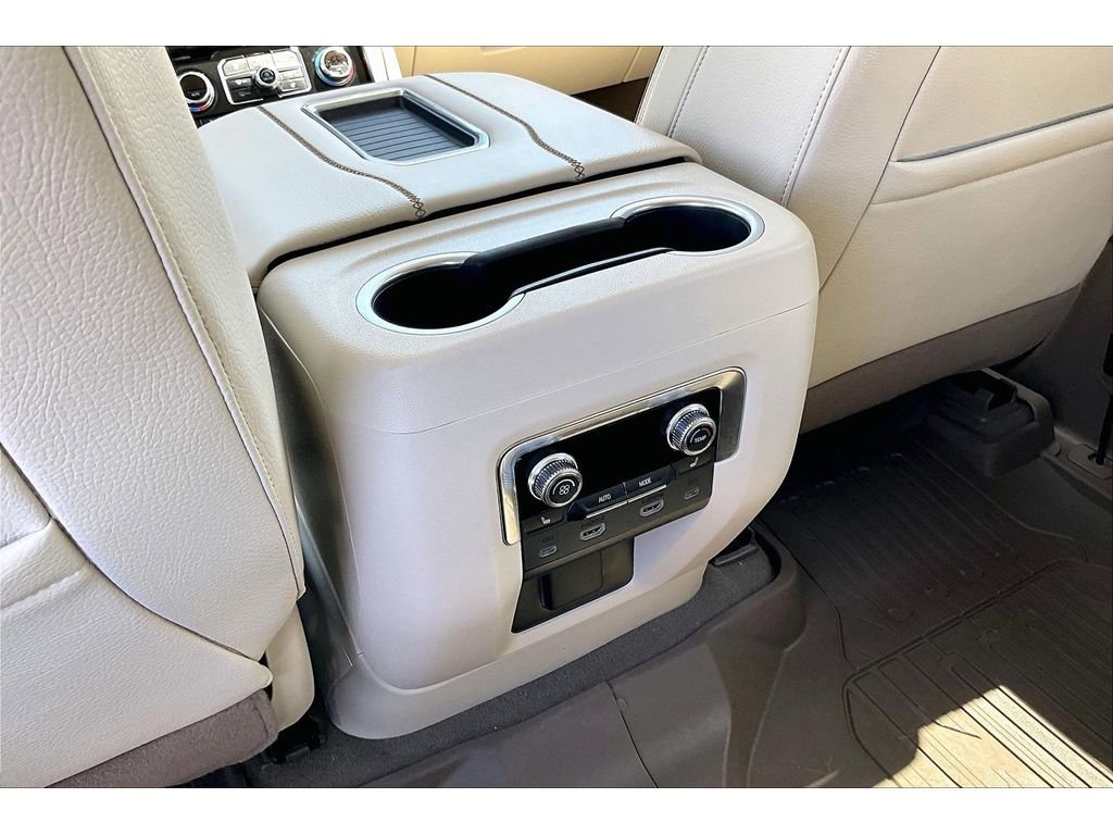 Used 2023 GMC Yukon XL Denali w/ Denali Reserve Package AWD/4WD image 10