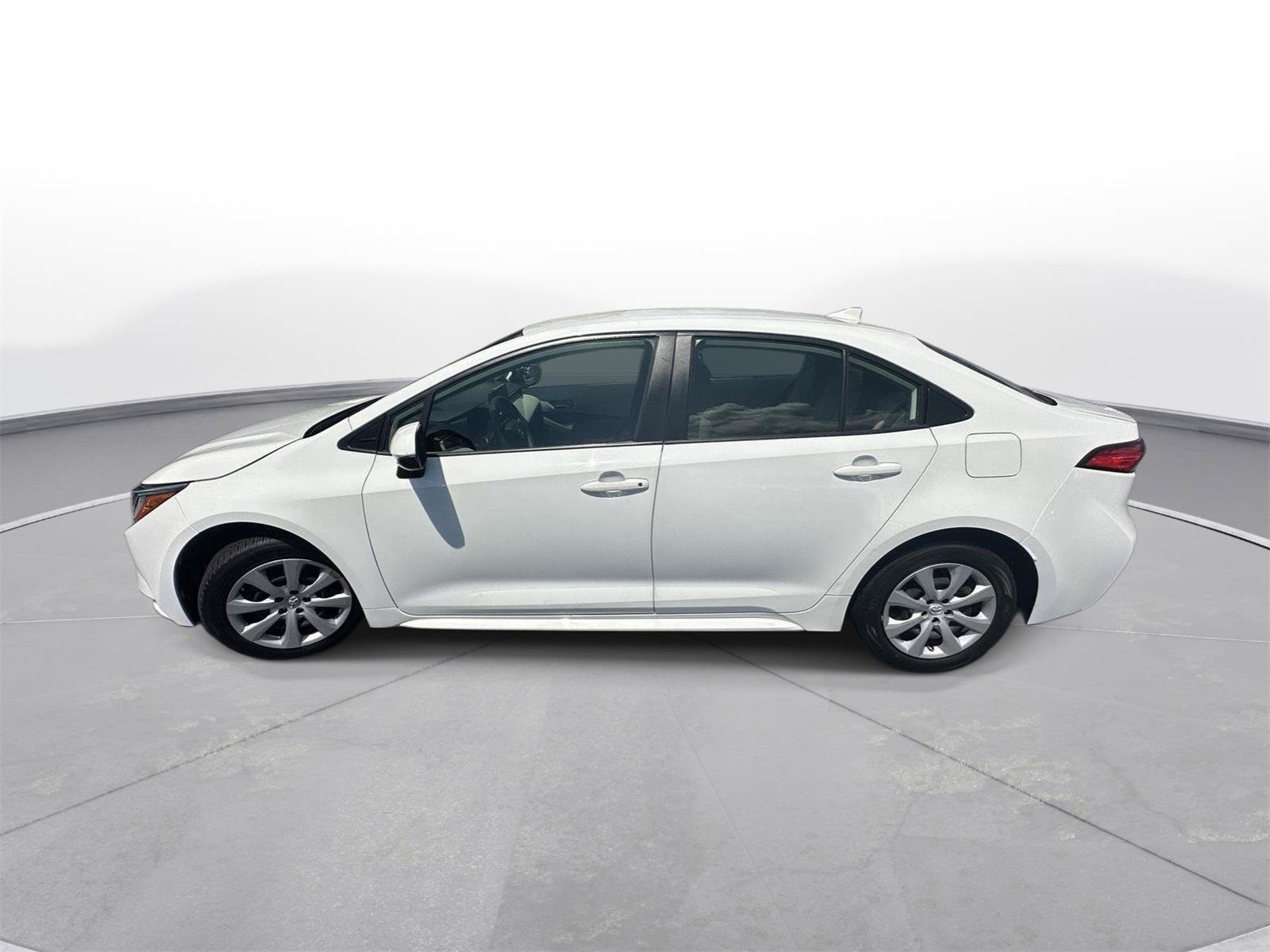 Used 2022 Toyota Corolla LE FWD image 9