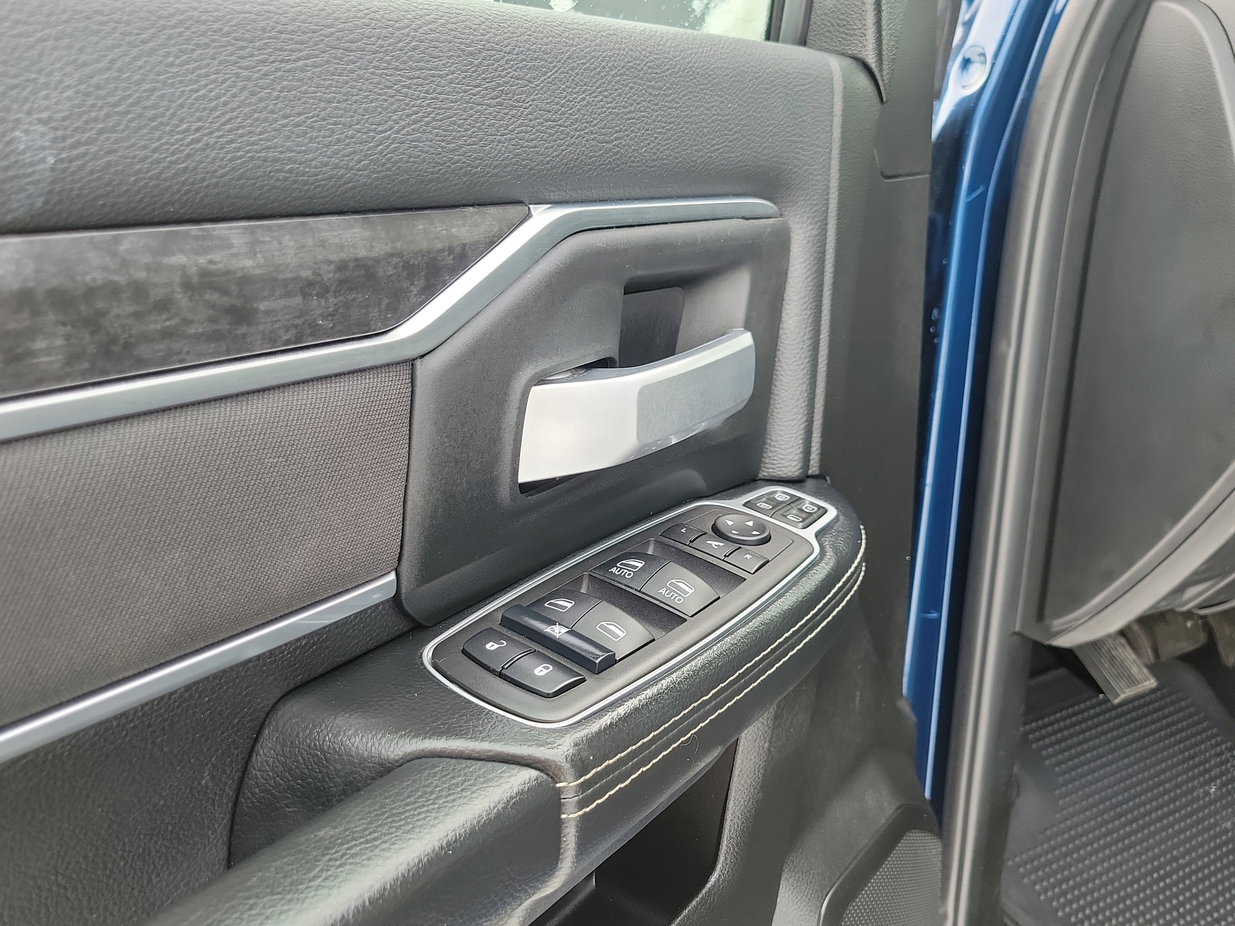 Used 2024 RAM 2500 Big Horn w/ Bed Utility Group image 7