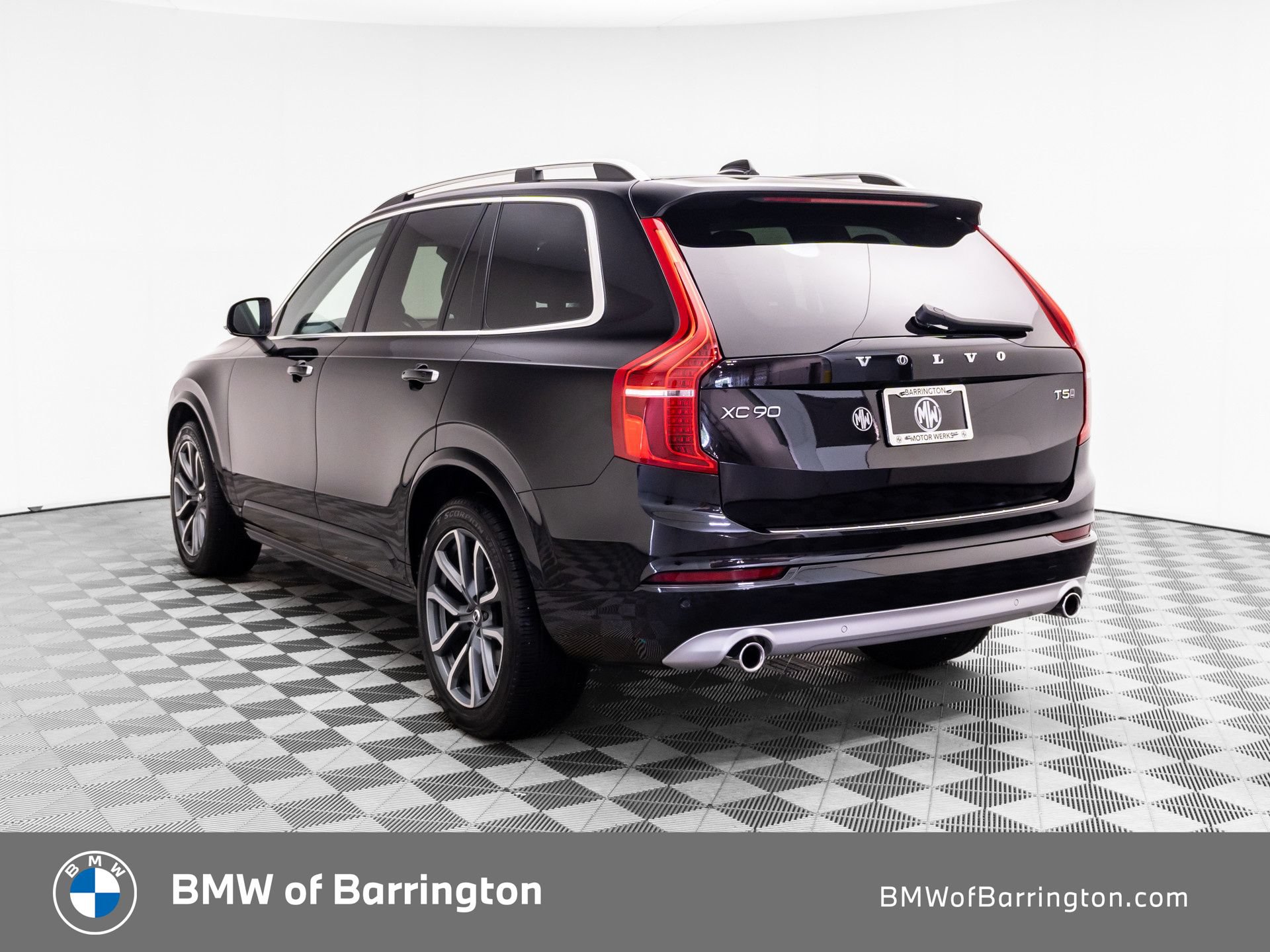 Used 2019 Volvo XC90 T5 Momentum w/ Multimedia Package AWD/4WD image 3