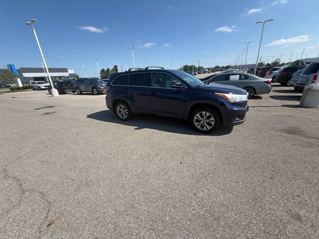 Used 2016 Toyota Highlander LE AWD/4WD image 8