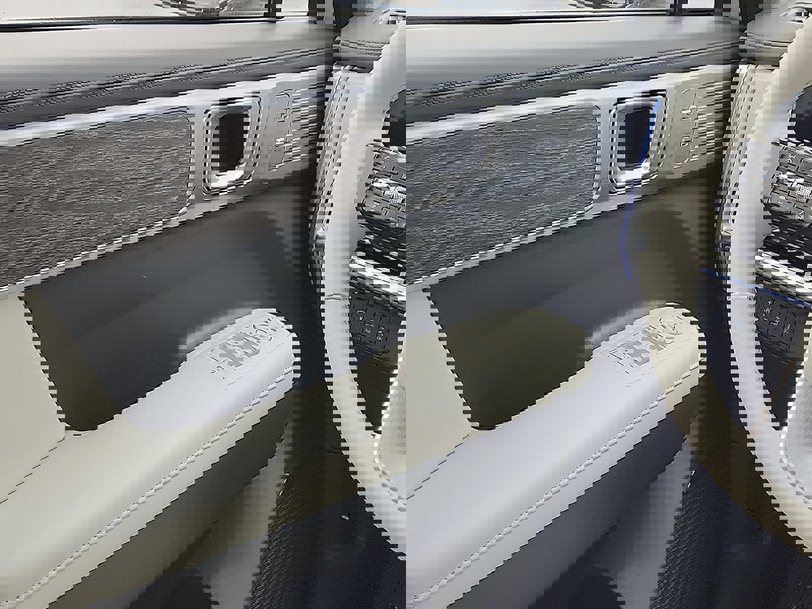 Used 2025 Hyundai Santa Fe Limited image 12