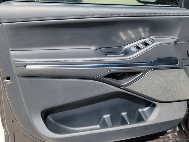 Certified 2025 Lincoln Navigator Reserve AWD/4WD image 7