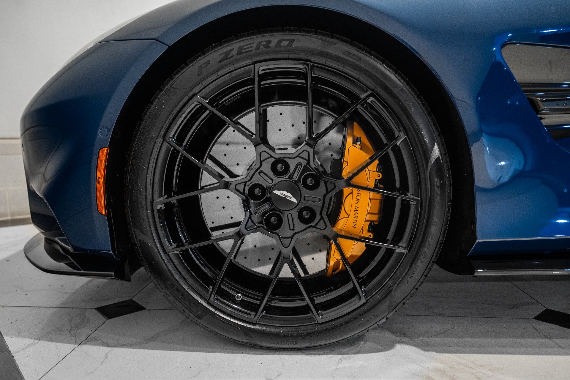 New 2025 Aston Martin Vanquish RWD image 4