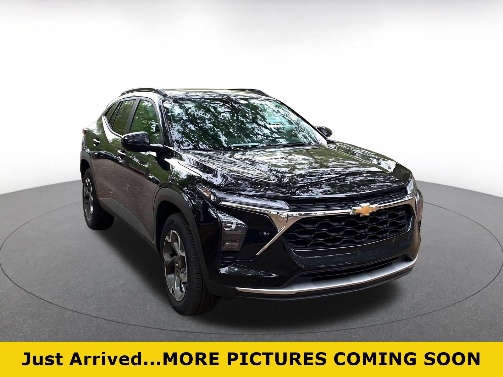 Used 2025 Chevrolet Trax LT image 1