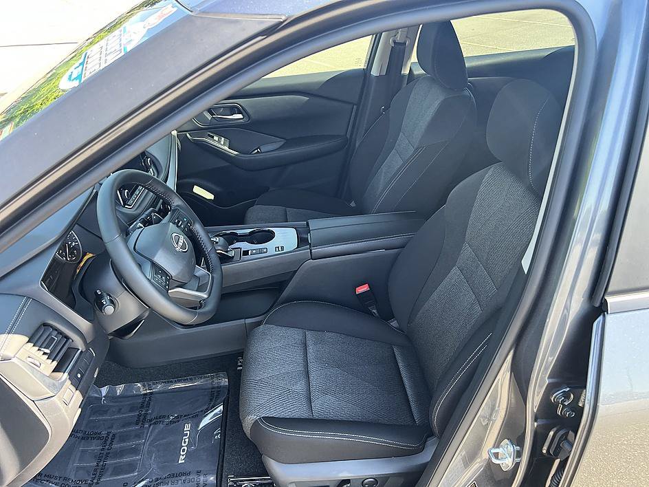 Certified 2025 Nissan Rogue SV FWD image 13