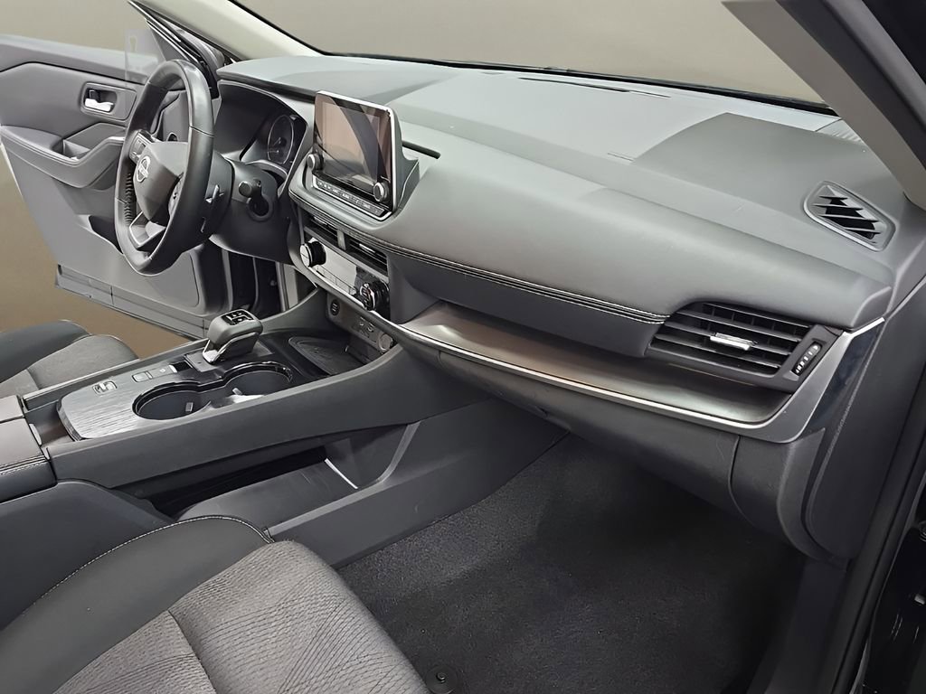 Used 2025 Nissan Rogue SV FWD image 19