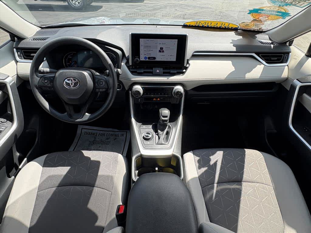 Used 2025 Toyota RAV4 XLE AWD/4WD image 12