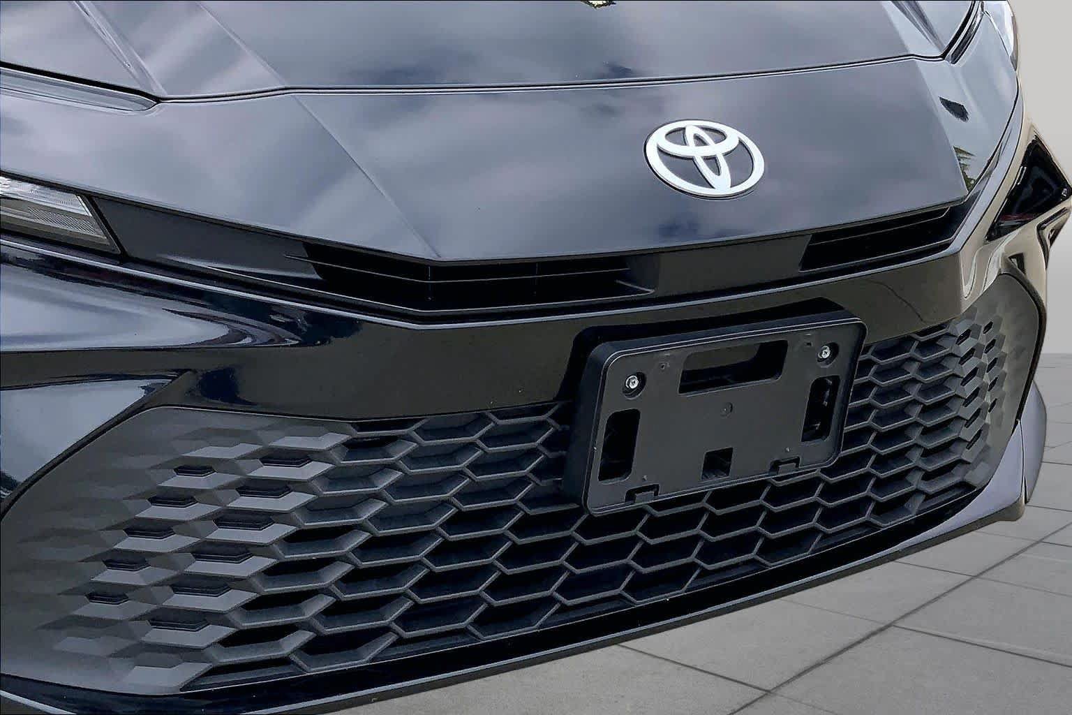 Used 2025 Toyota Camry SE FWD image 31