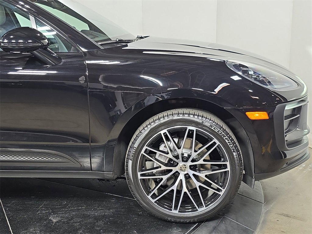 Used 2023 Porsche Macan image 11