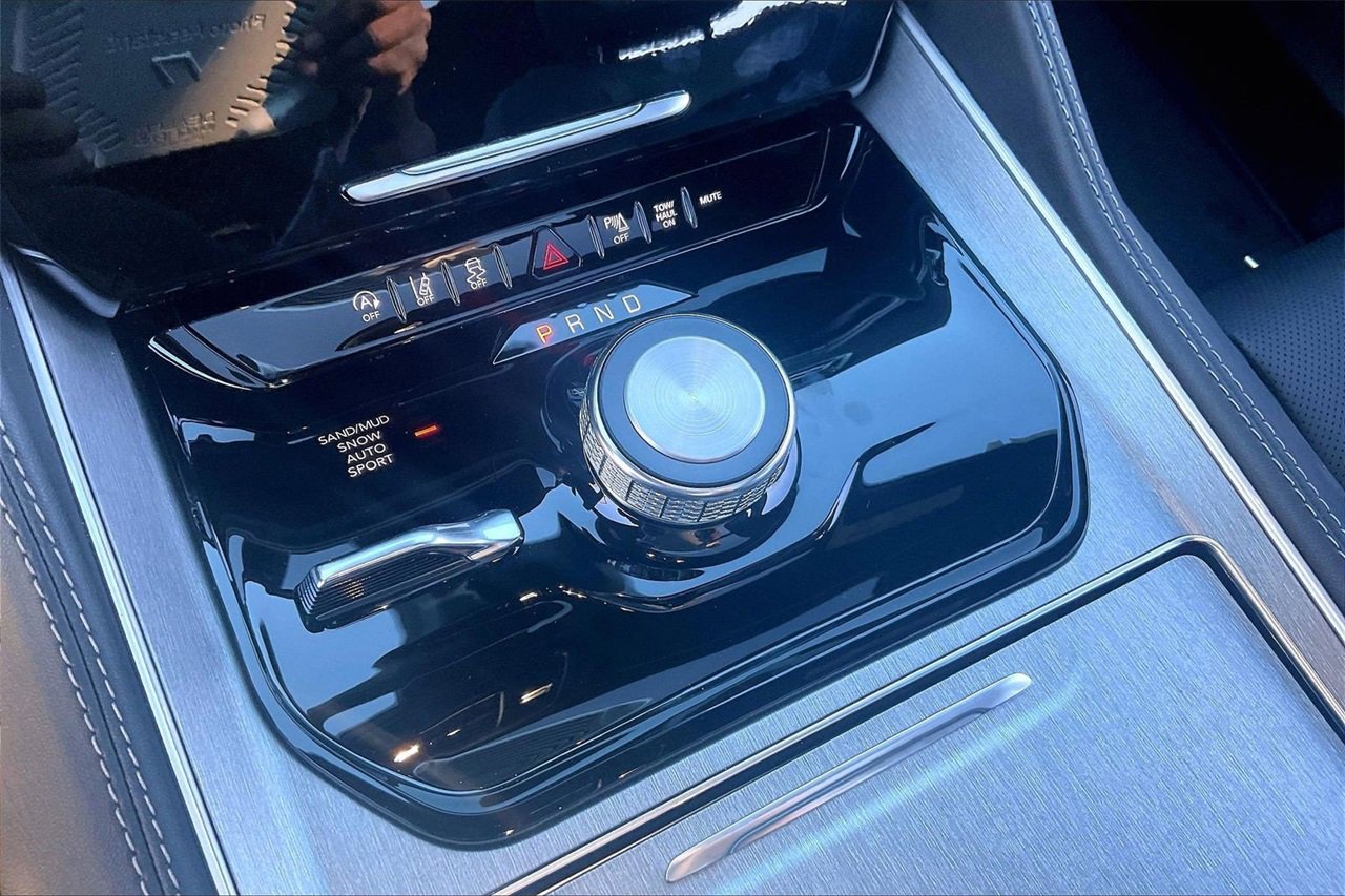 New 2026 Jeep Grand Wagoneer L Limited w/ Premium Group II image 33