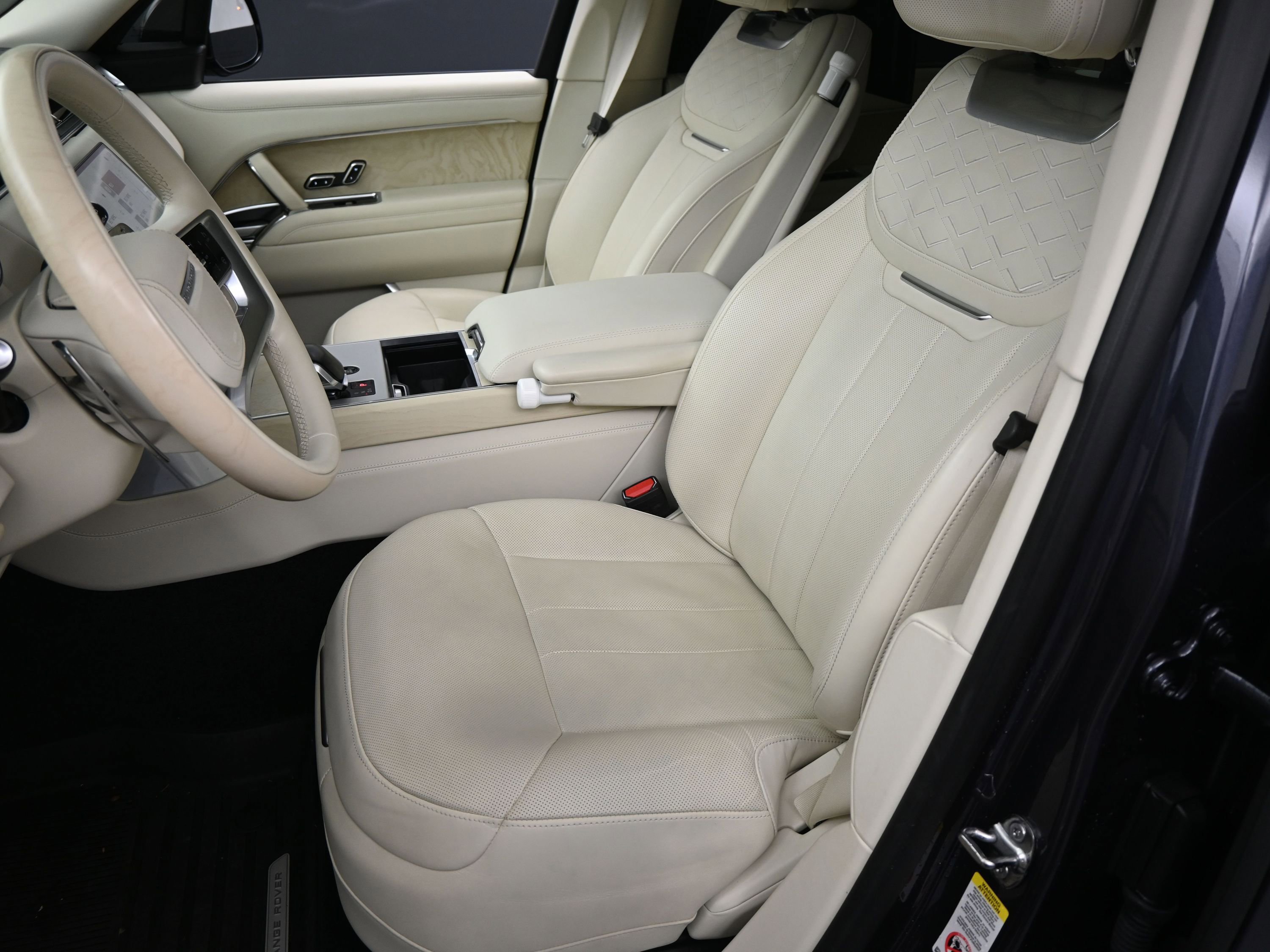 Used 2024 Land Rover Range Rover SV image 5