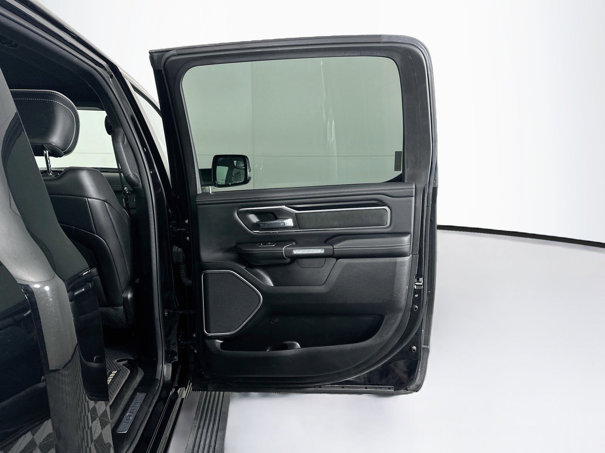 Used 2022 RAM 1500 Laramie AWD/4WD image 32