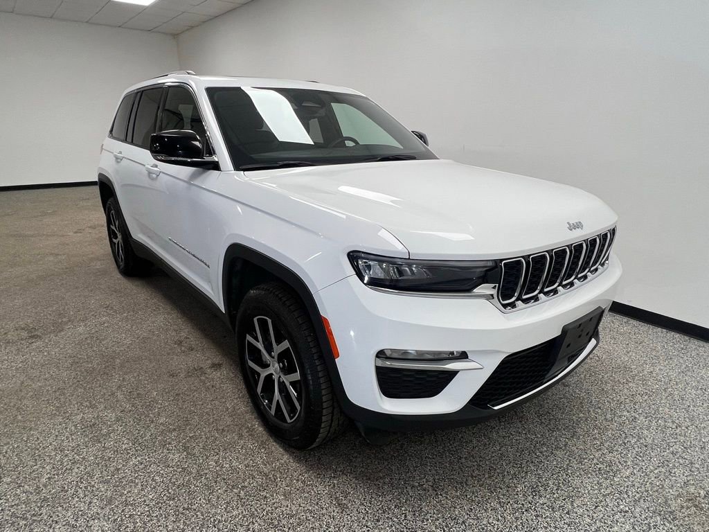 Used 2024 Jeep Grand Cherokee Limited image 17