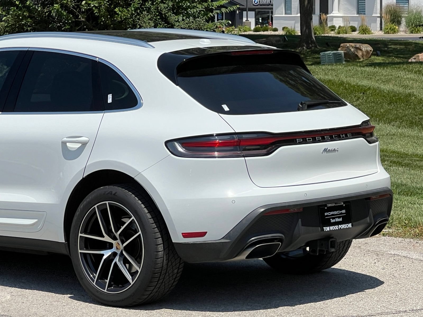 Certified 2024 Porsche Macan AWD/4WD image 9