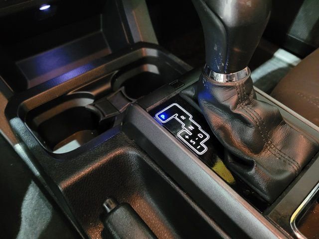 Used 2018 Toyota Tacoma TRD Sport image 40