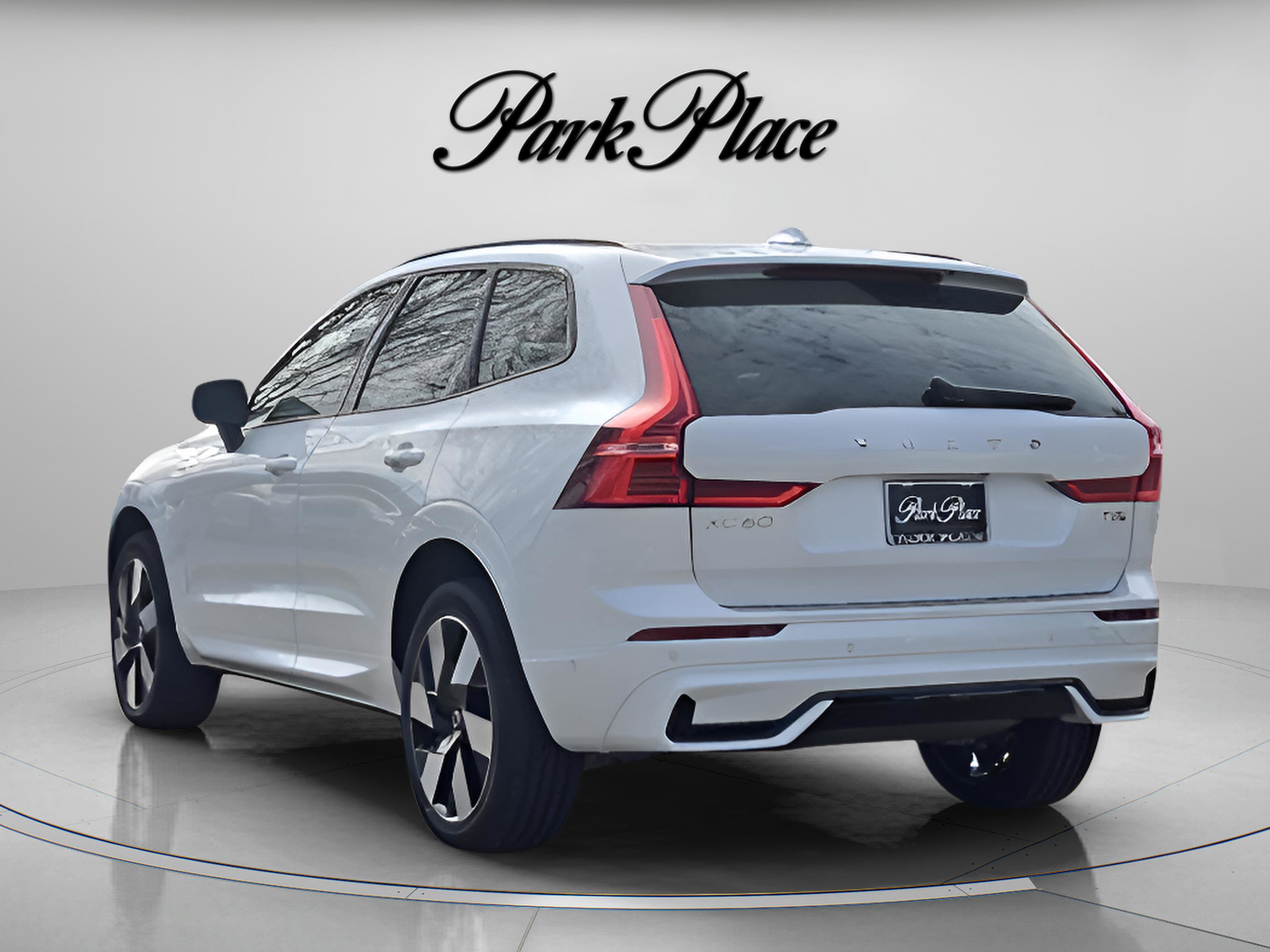 Used 2025 Volvo XC60 T8 Plus w/ Protection Package Premier image 4