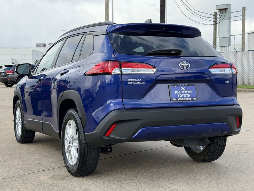 Used 2025 Toyota Corolla Cross LE FWD image 7