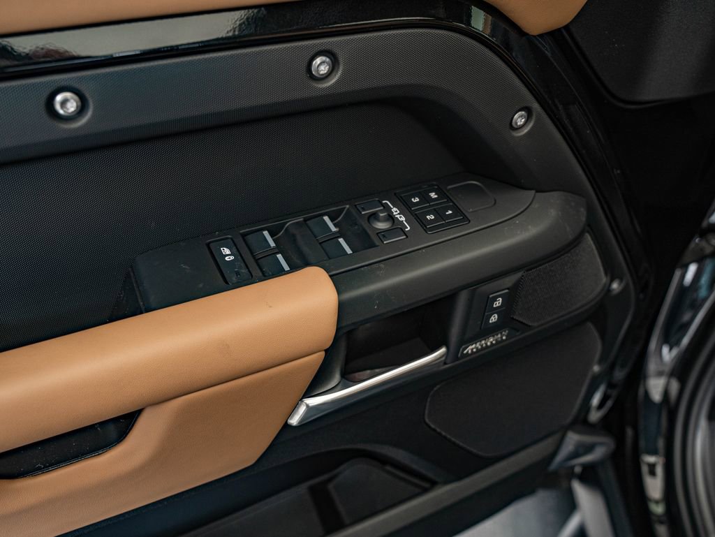 New 2026 Land Rover Defender 110 X-Dynamic SE image 15