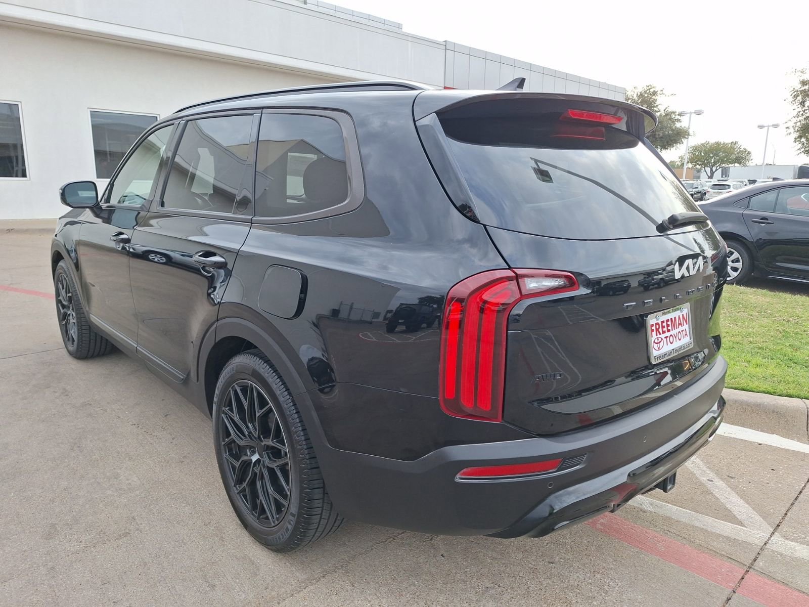Used 2022 Kia Telluride SX w/ SX Prestige Package image 4