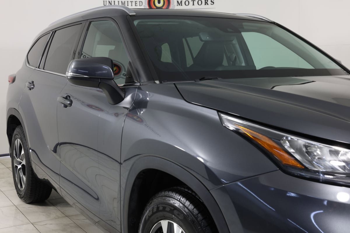 Used 2020 Toyota Highlander XLE FWD image 38