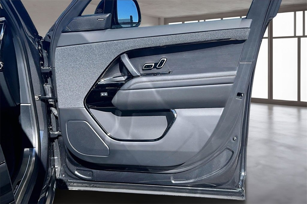 Used 2025 Land Rover Range Rover Sport Dynamic SE image 19