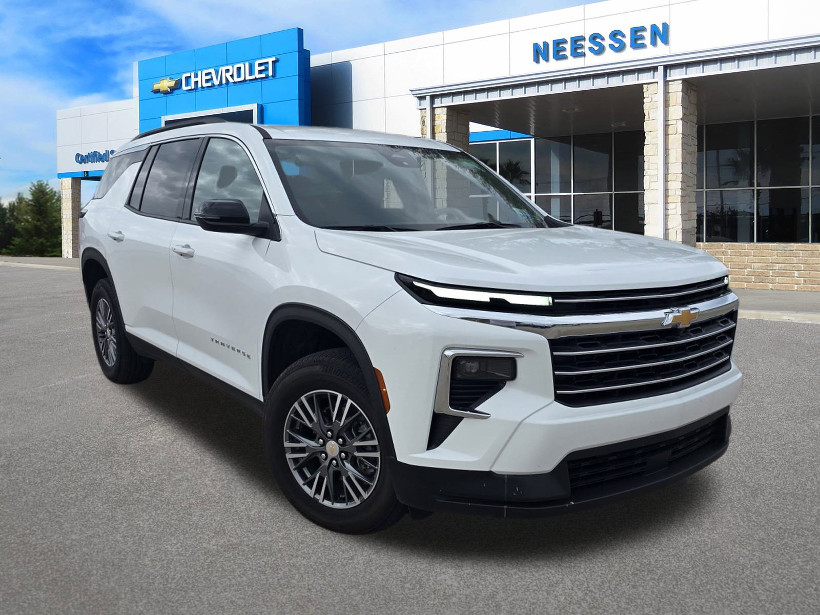 Used 2025 Chevrolet Traverse LT