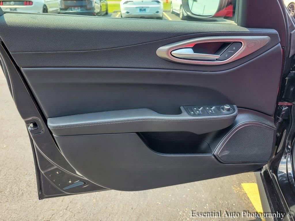 New 2025 Alfa Romeo Giulia AWD w/ Veloce Package AWD image 18
