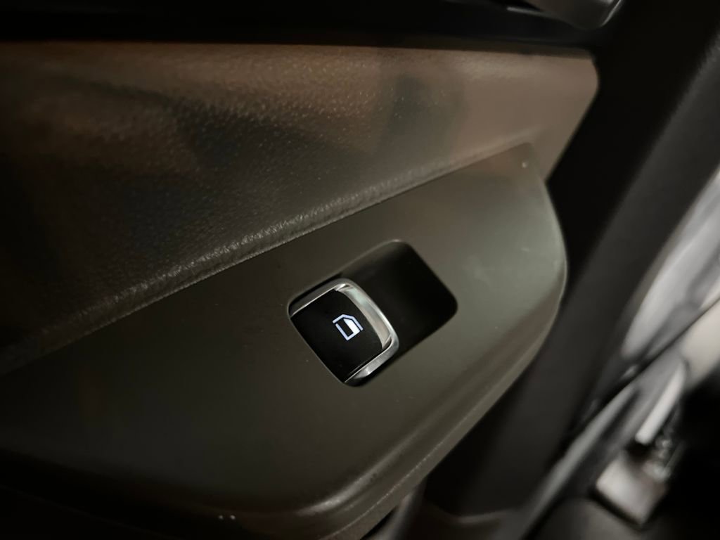 Used 2025 Kia Carnival image 17