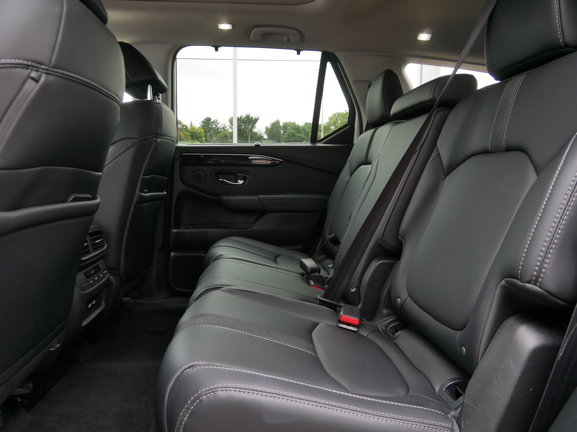 Used 2023 Honda Pilot Touring image 7