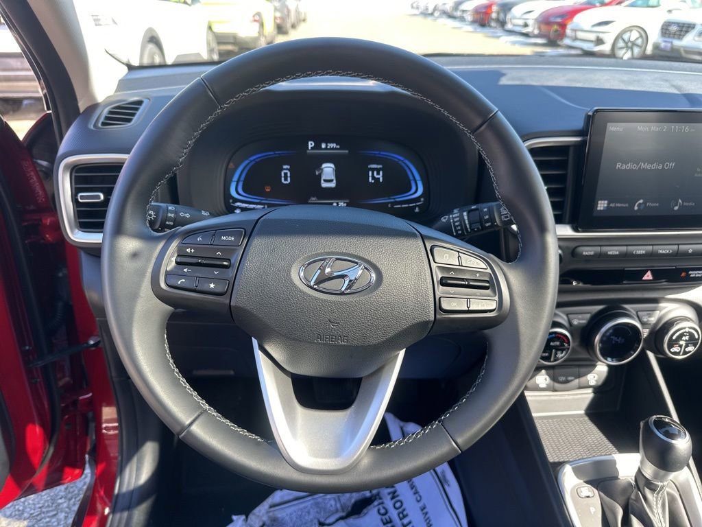 Certified 2025 Hyundai Venue SEL image 12
