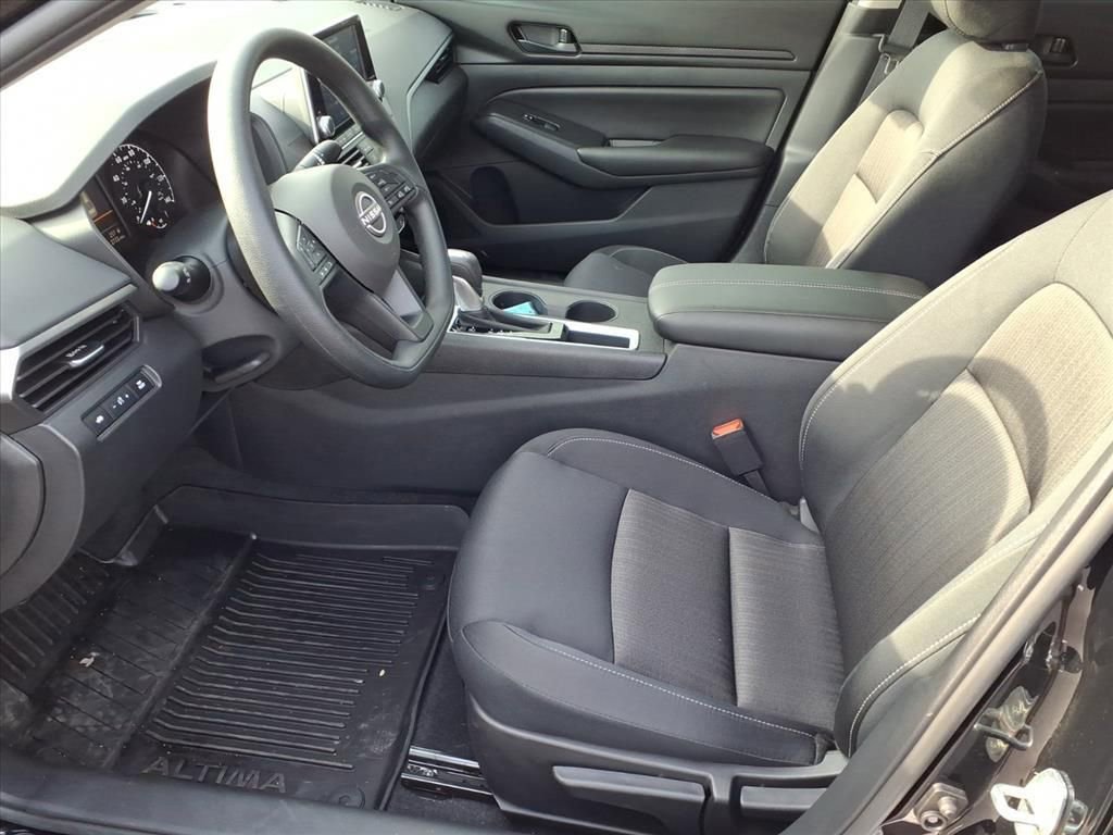 Used 2025 Nissan Altima 2.5 S image 9