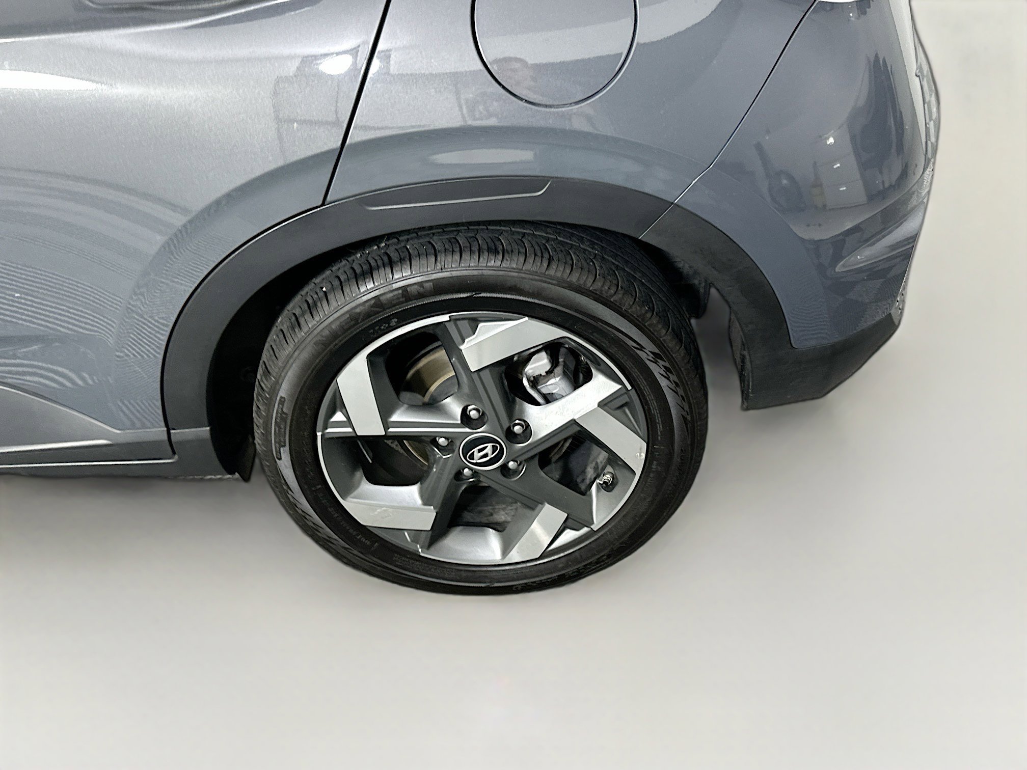 Used 2025 Hyundai Venue SEL FWD image 11