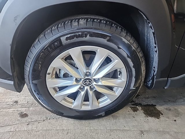 Used 2025 Toyota Corolla Cross LE FWD image 5