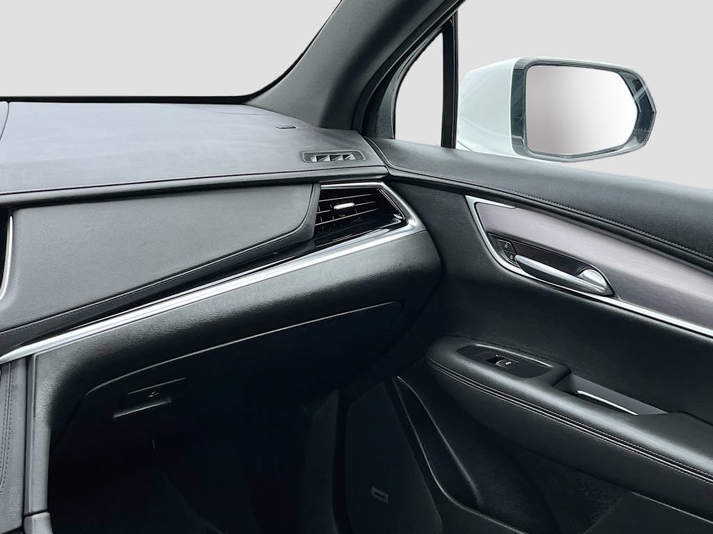 Used 2025 Cadillac XT6 Luxury FWD image 24