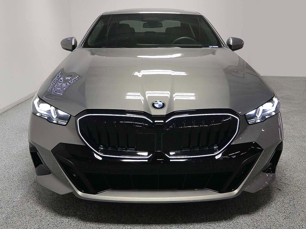 Certified 2026 BMW 530i xDrive w/ M Sport Package AWD/4WD image 2