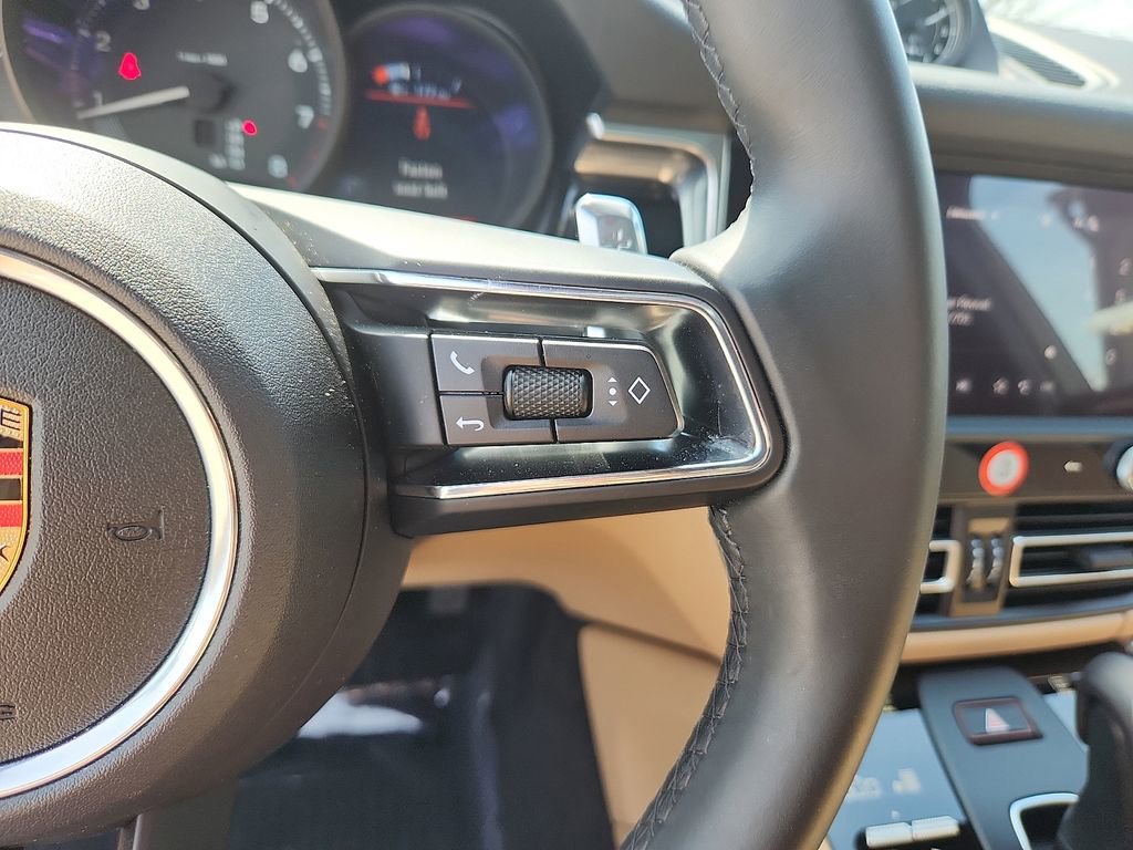 Certified 2025 Porsche Macan image 22